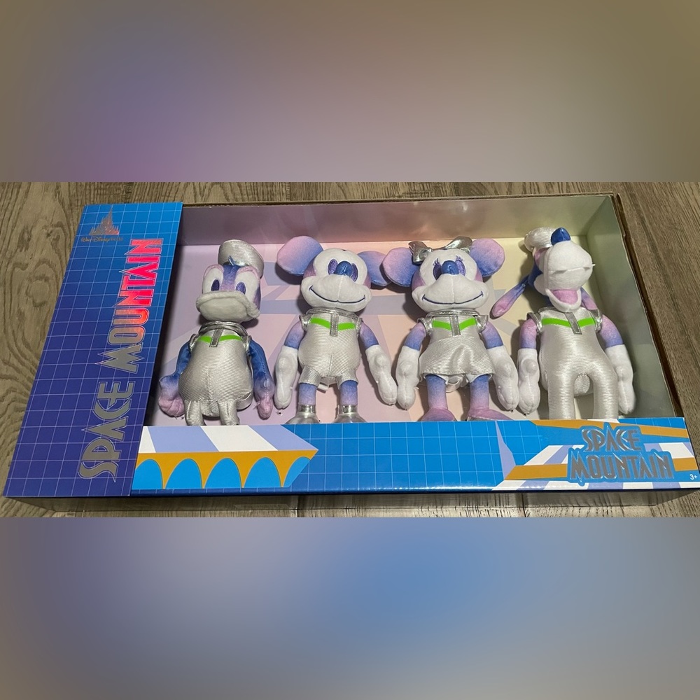 Walt Disney world 50th Anniversary space mount plush Mickey Mouse & friends.